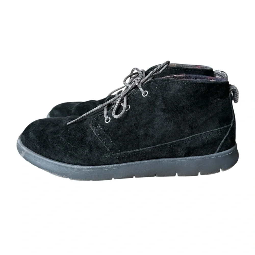 Ugg Kids Canoe Suede Chukka Boots Black Boys Size 4 US Big Kid Shoes Lace Up